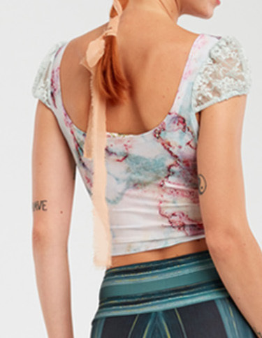 IPNG: Inna Me Rose Reflection Illusion Crop Top