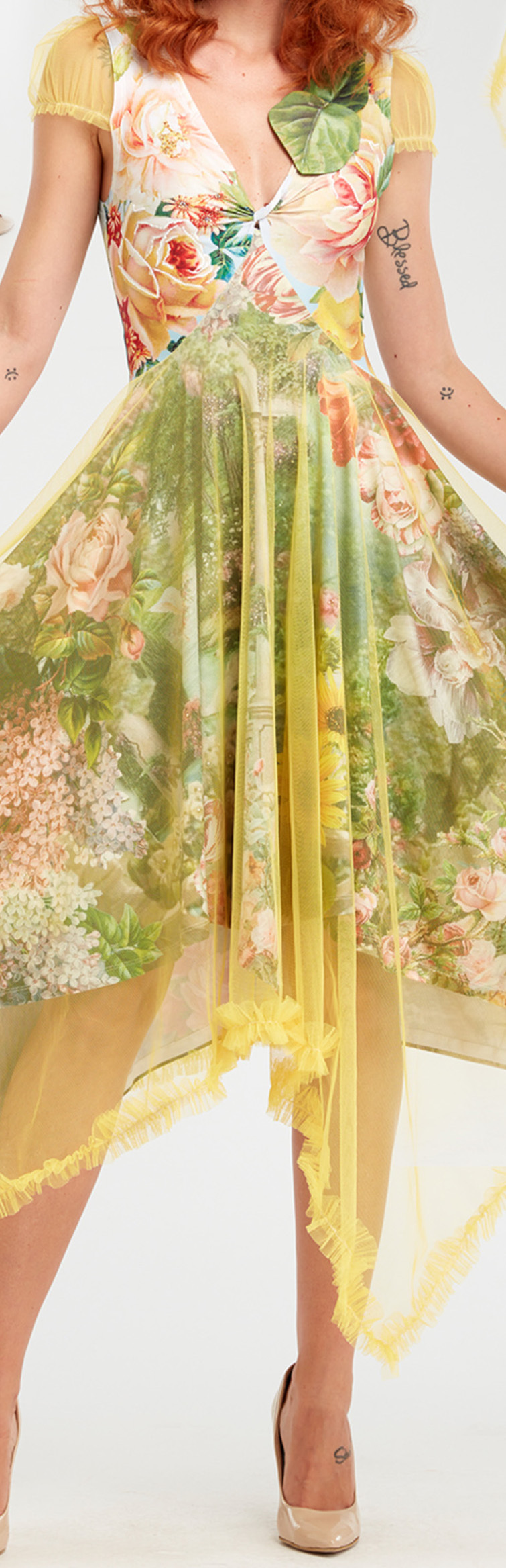 IPNG: Carnations Wrapped In Paradiso Four Corners Gown