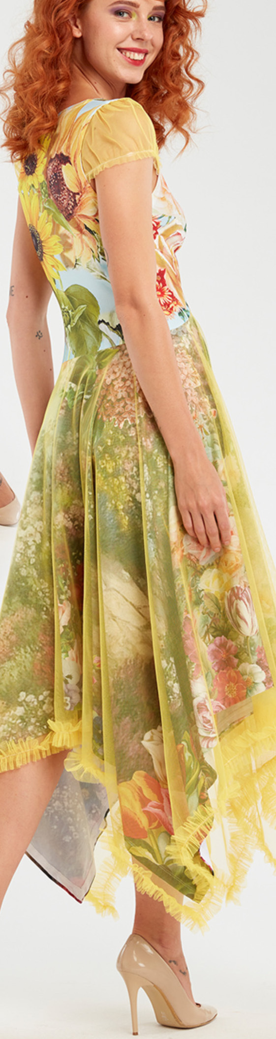 IPNG: Carnations Wrapped In Paradiso Four Corners Gown