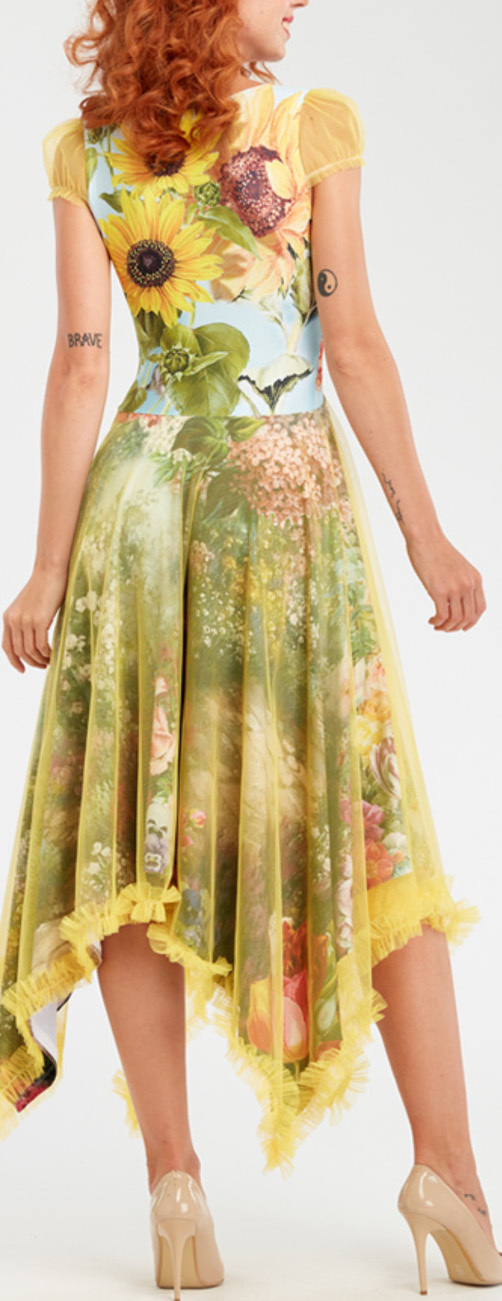 IPNG: Carnations Wrapped In Paradiso Four Corners Gown
