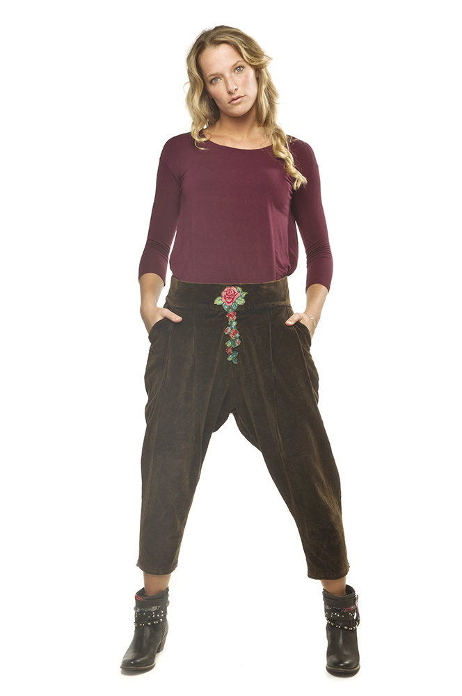 Savage Culture: Rosette Cropped Cotton Pant Antika