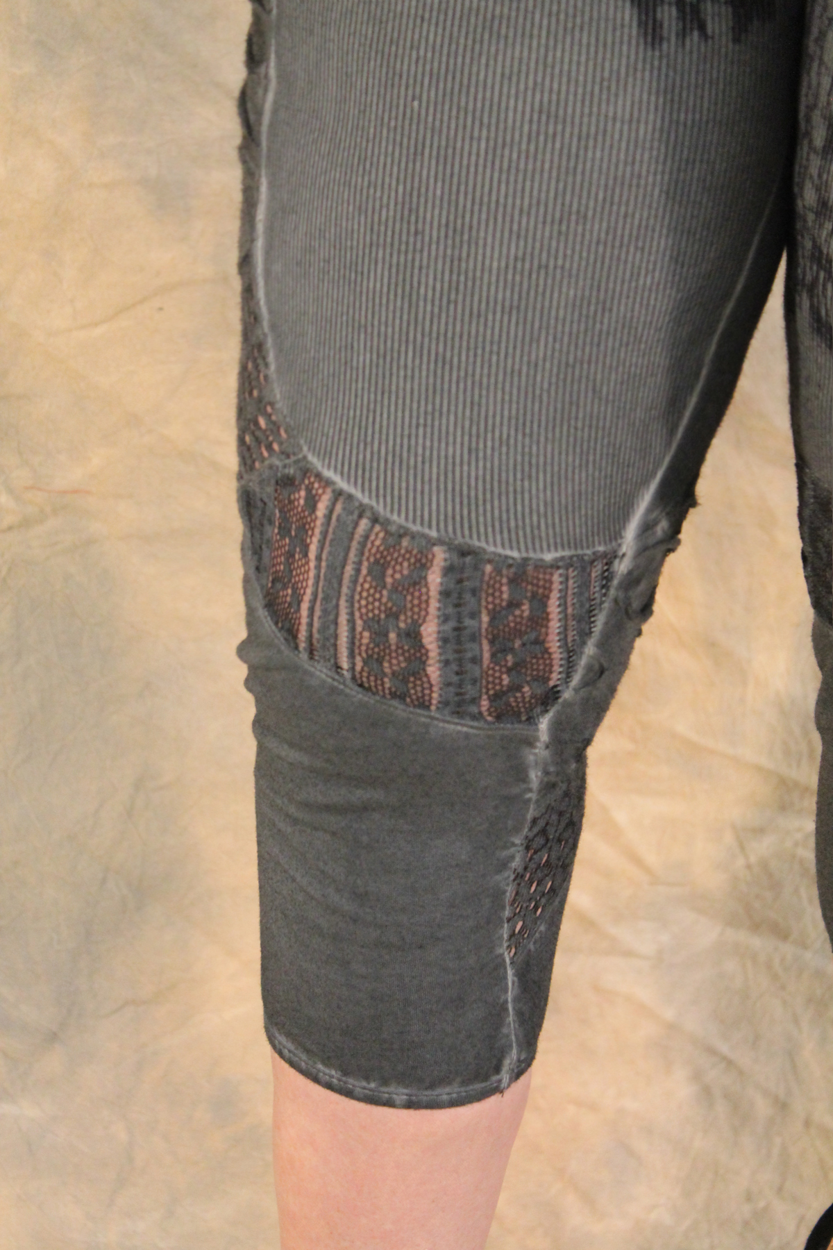 Angels Never Die Cropped Leggings