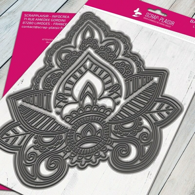 Set de 2 matrices de découpes dies motifs paisley géant avec une matrice de son contour détachable - 22,5x15,5cm Set de 2 matrices de découpes dies motifs paisley géant avec une matrice de son contour détachable - 22,5x15,5cm