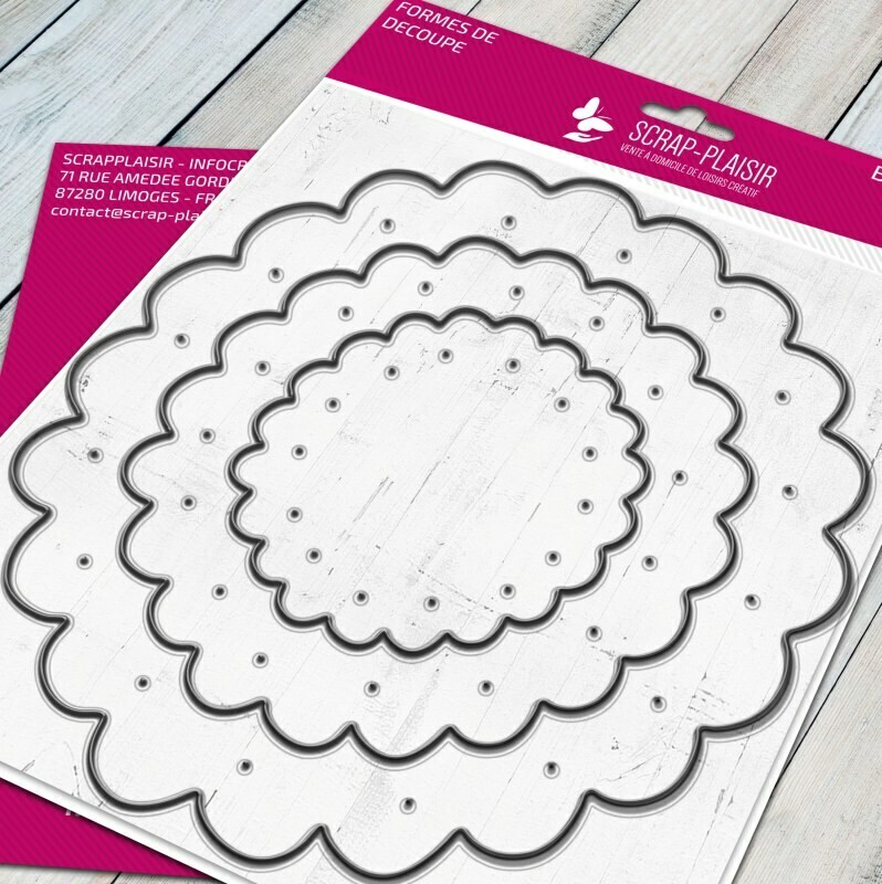 Set de 3 matrices de découpes dies en forme de galettes Bretonne pour faire des décos et des mini-albums - 14,5x14,5cm Set de 3 matrices de découpes dies en forme de galettes Bretonne pour faire des décos et des mini-albums - 14,5x14,5cm
