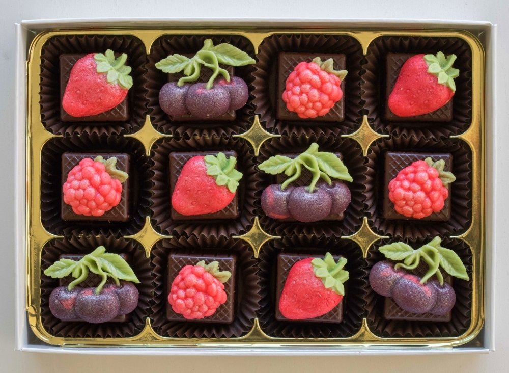 Summer Tastes - filled with marzipan or flavoured fondant 00017