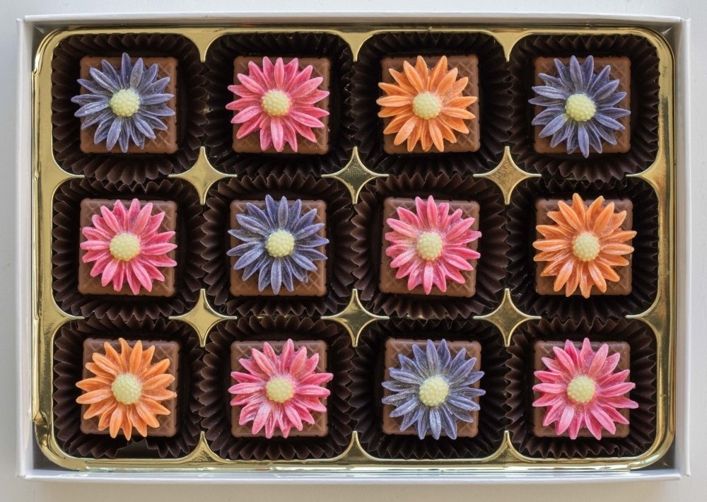 Bright Daisies - marzipan chocolates 00015