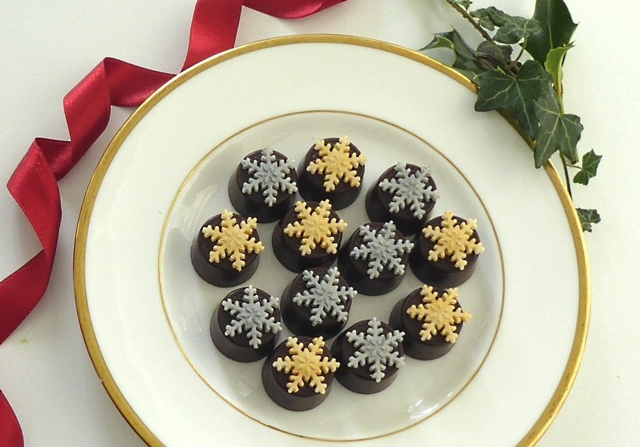 Pretty gold and silver snowflakes .
