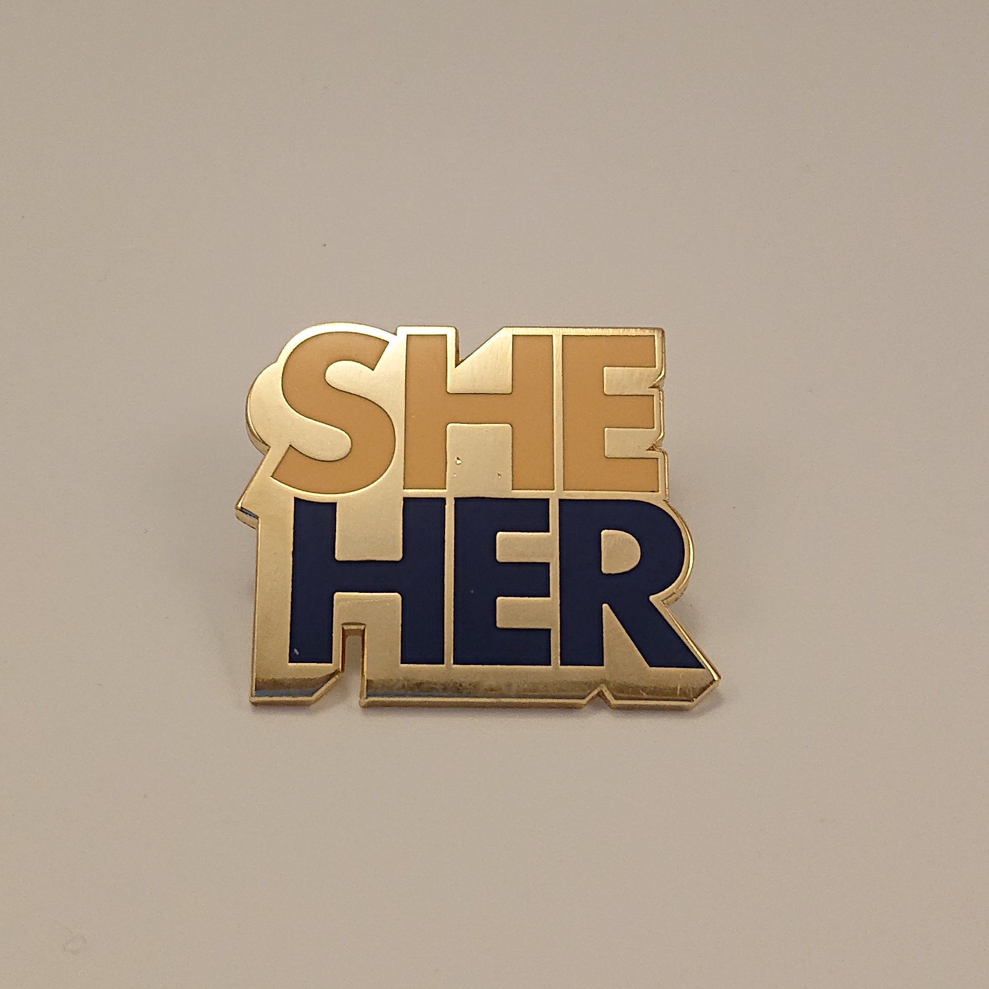 Pronoun Badge - She/Her Colour 00016