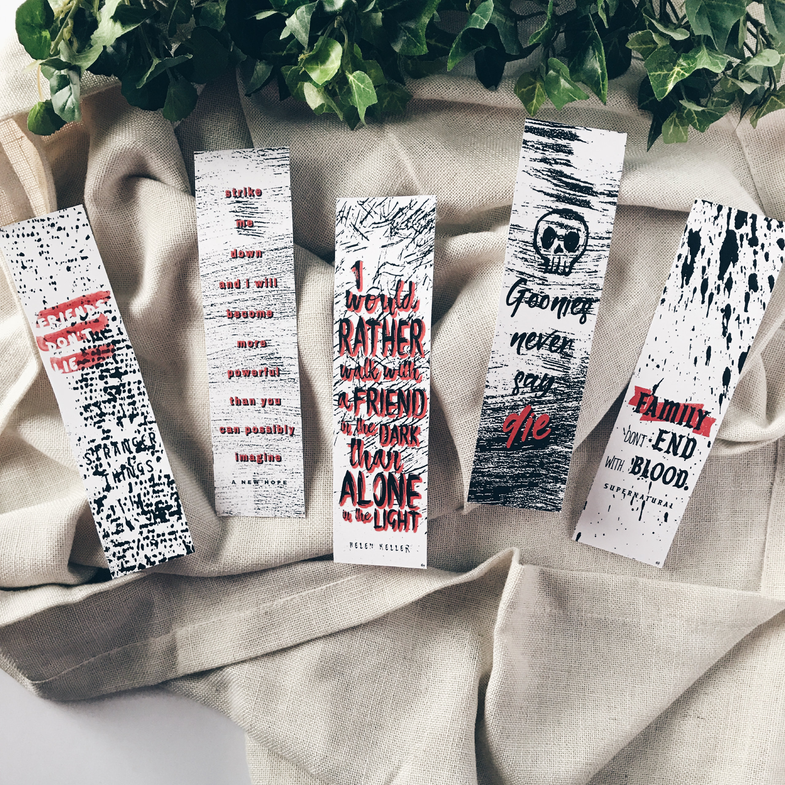 Red Grunge Bookmarks 122114-8