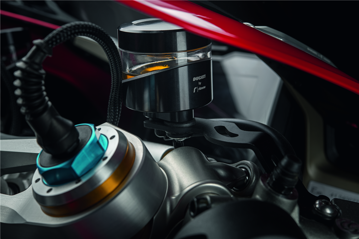 Brake fluid reservoir