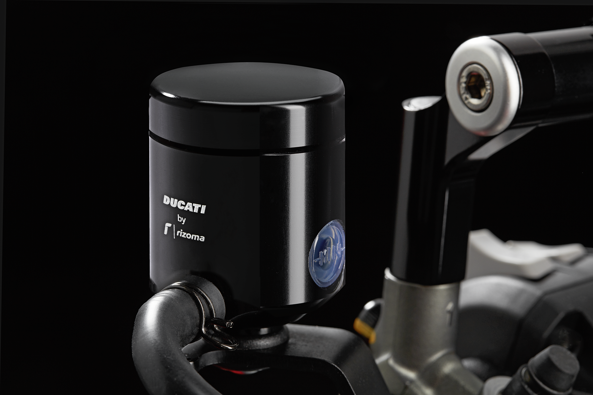 Brake fluid reservoir.