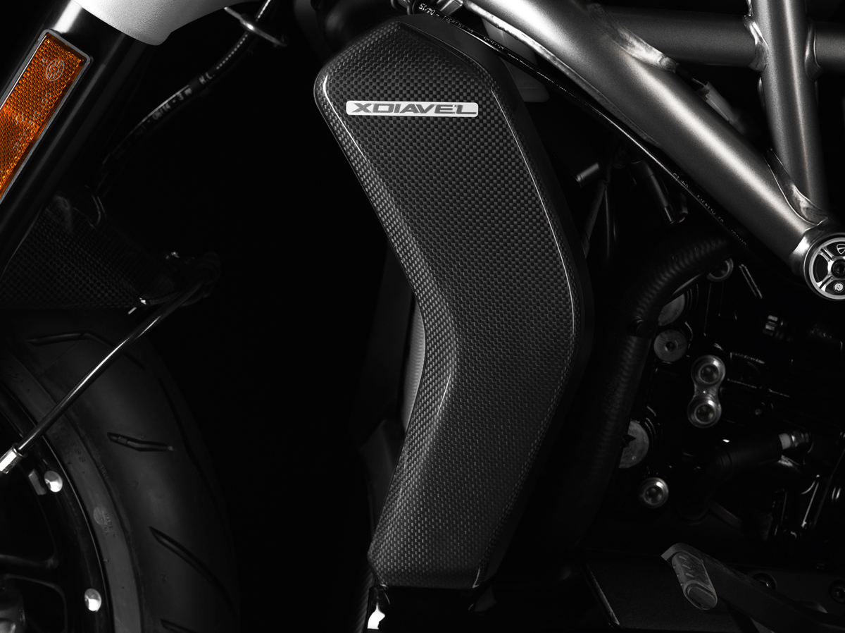 Carbon cover for water radiator.