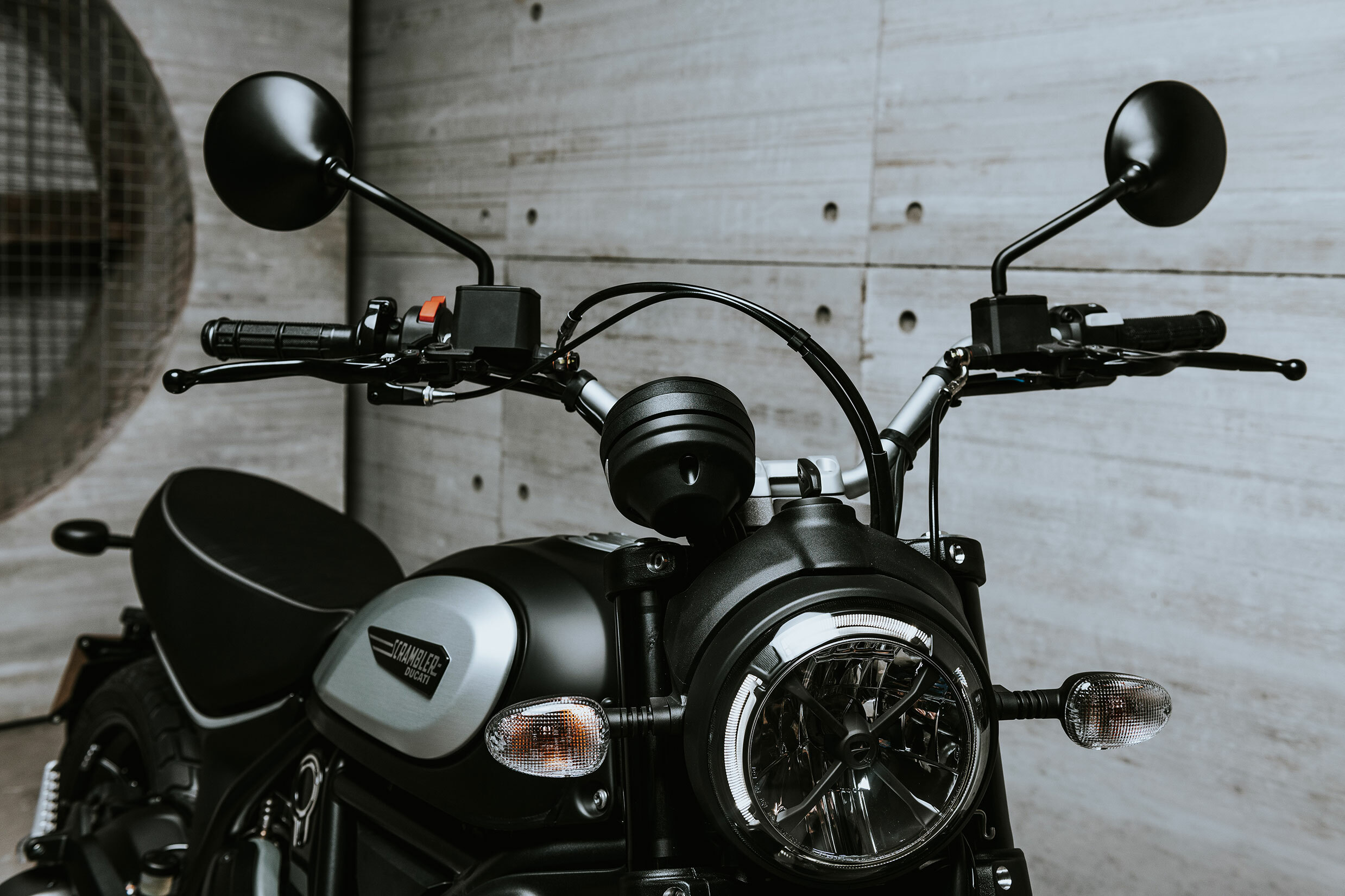 Scrambler 800 Icon Dark 2020