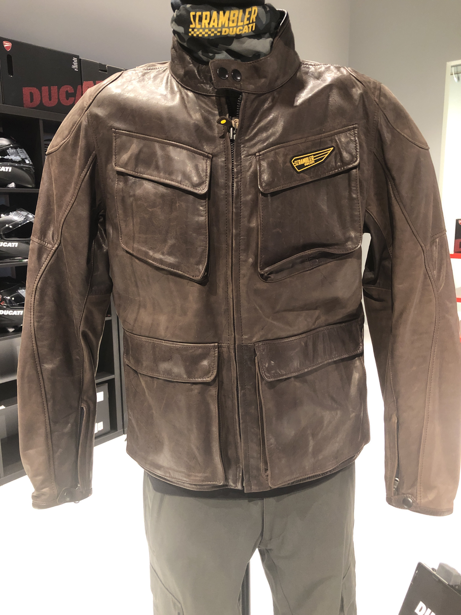 Scrambler Pelle Ducati 981031254