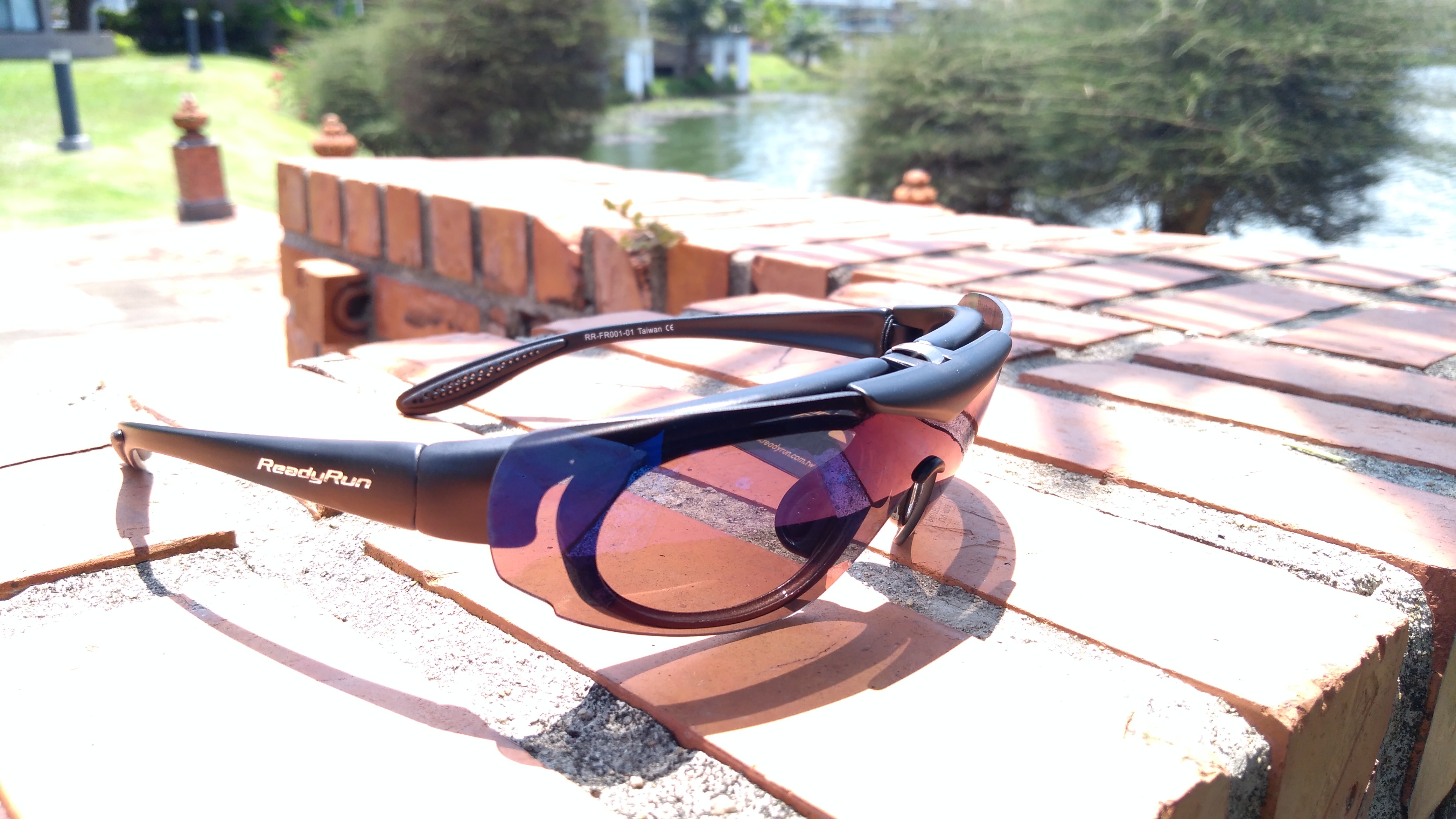 FR001-01 Frame Matt Black, Lenses Blue Mirror