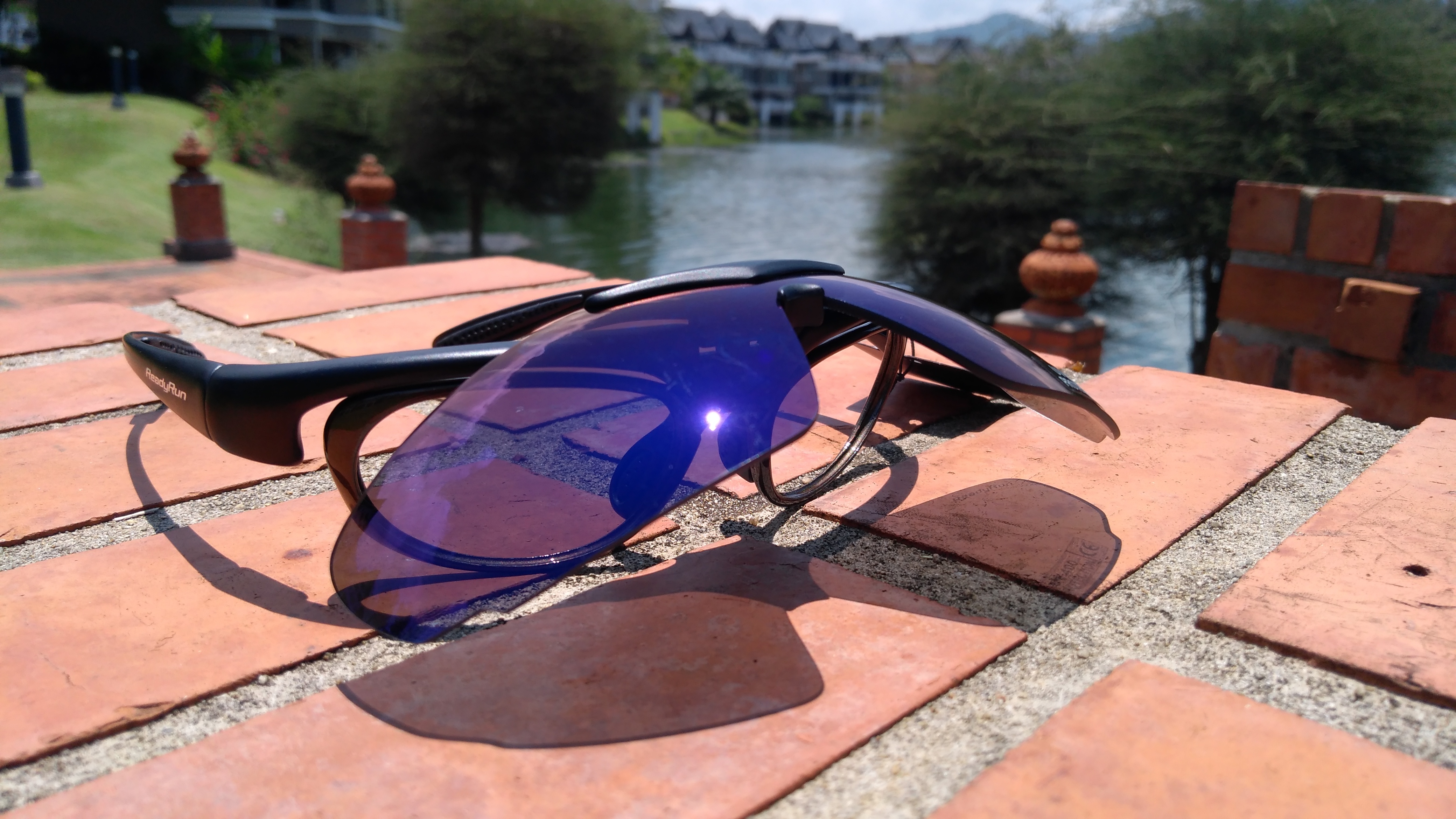 FR001-01 Frame Matt Black, Lenses Blue Mirror