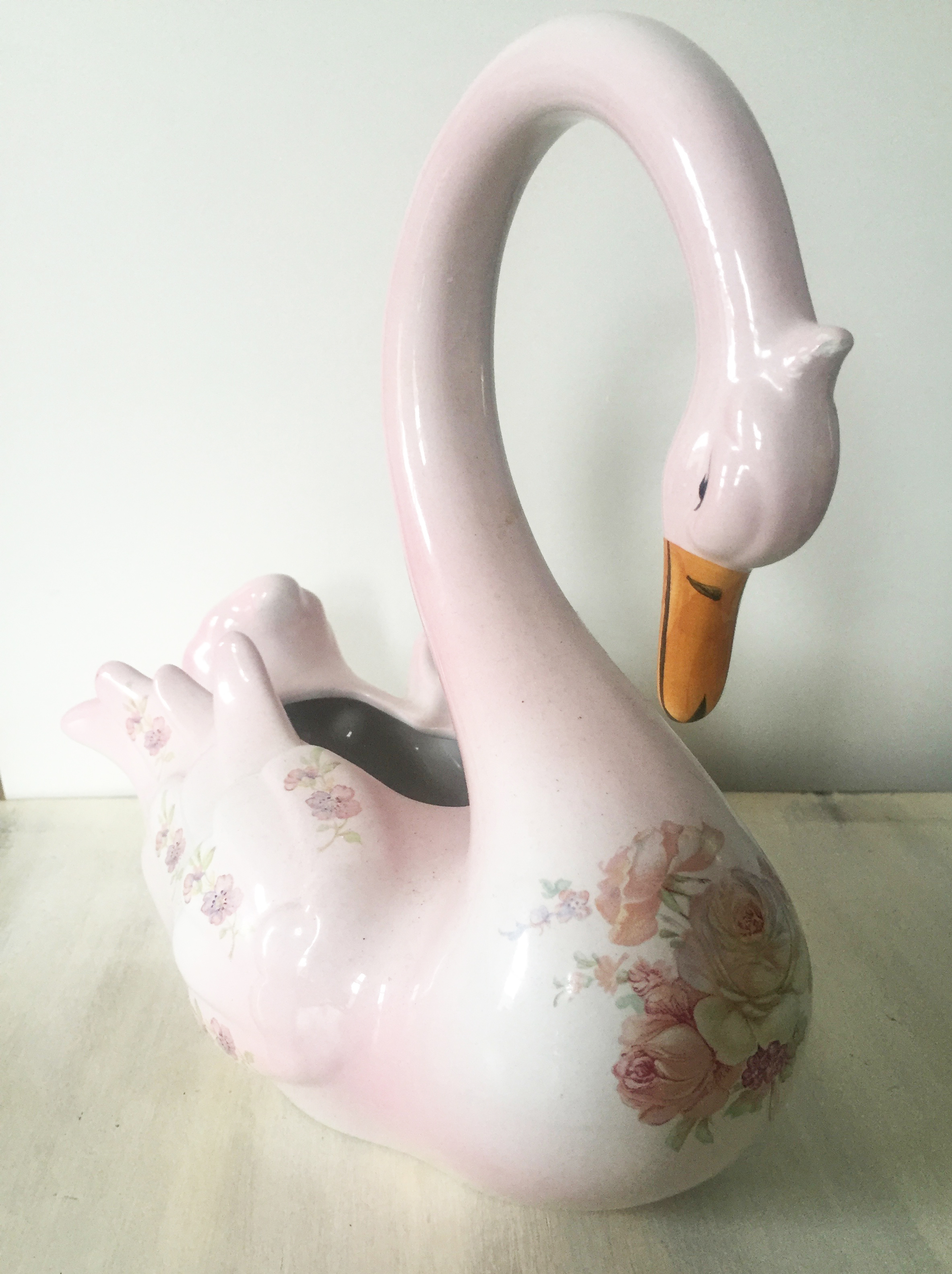 Vintage 80s pink large swan planter