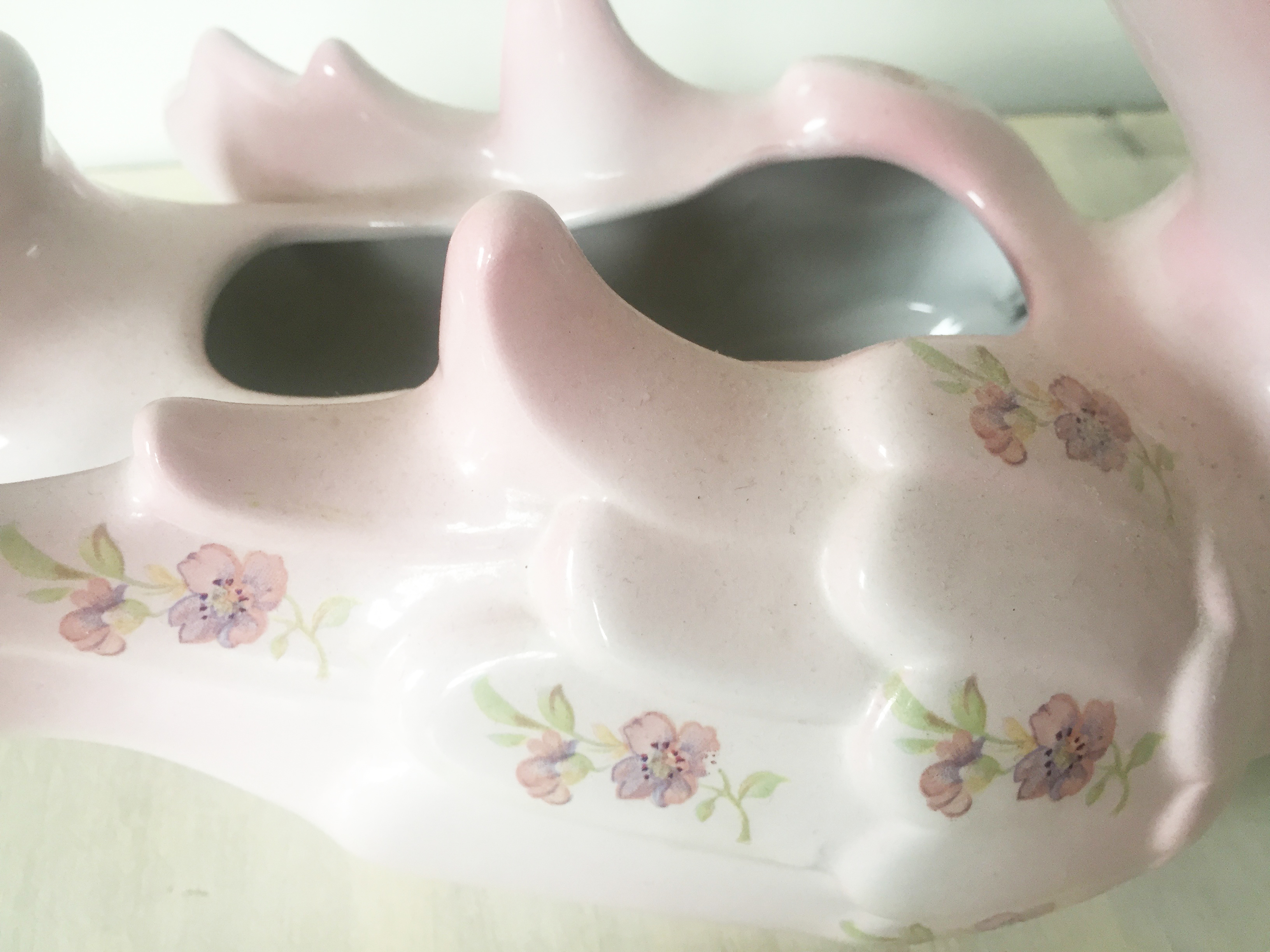 Vintage 80s pink large swan planter