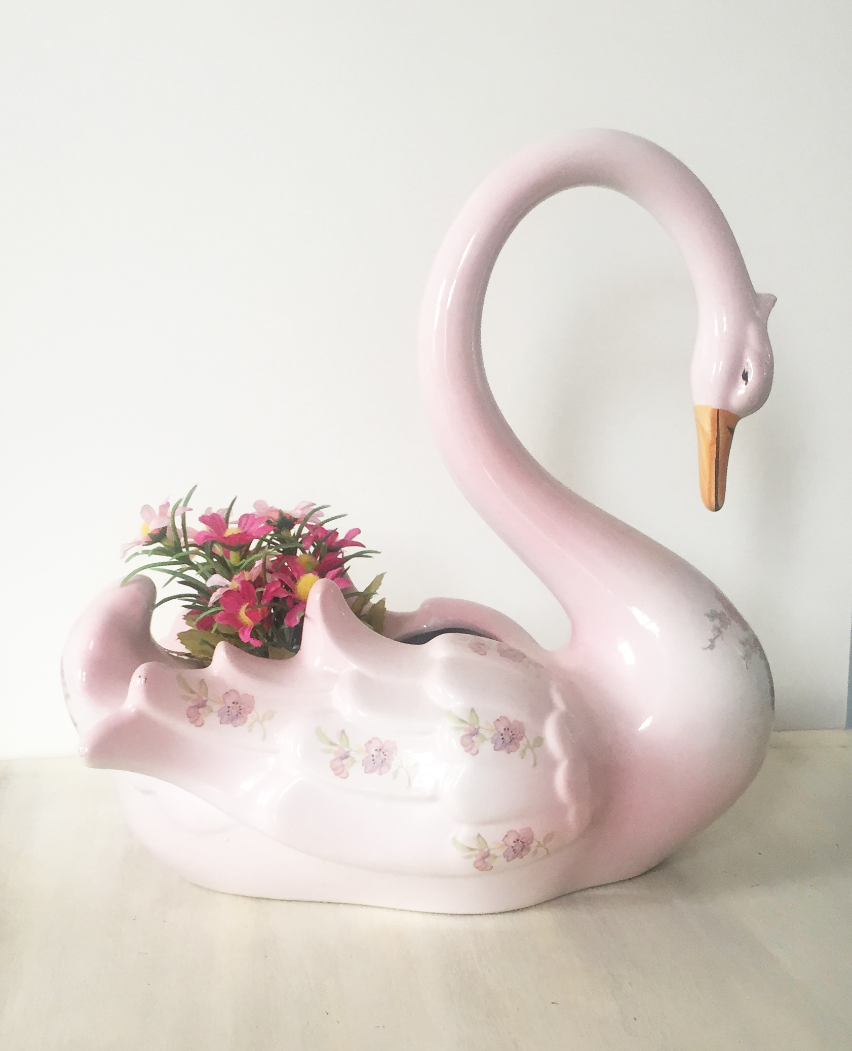 Vintage 80s pink large swan planter