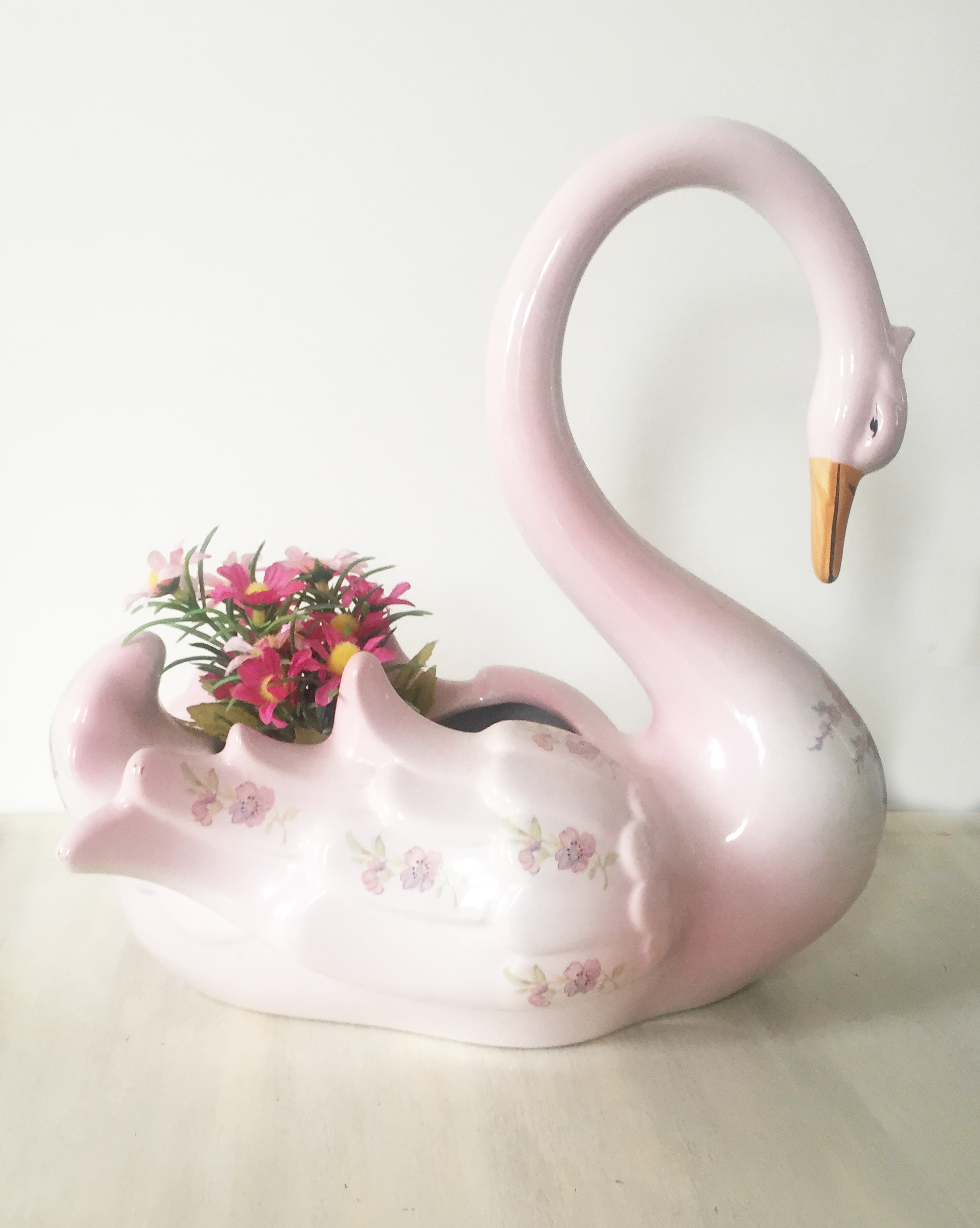 Vintage 80s pink large swan planter