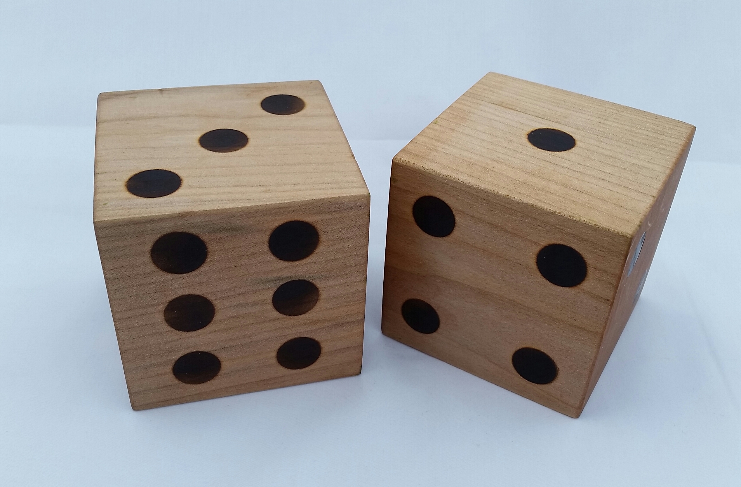Lawn Dice