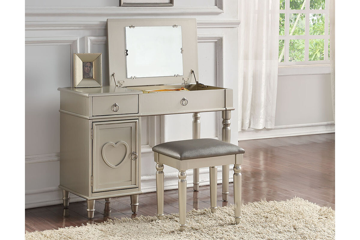VANITY WITH STOOL IN SILVER VANITY WITH STOOL IN SILVER