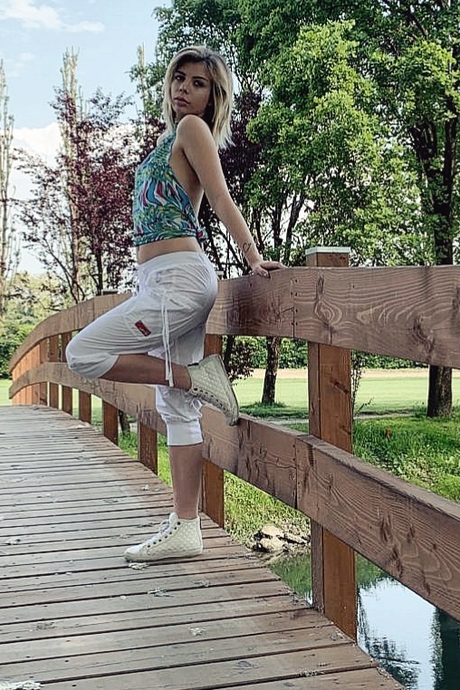 Female white pants