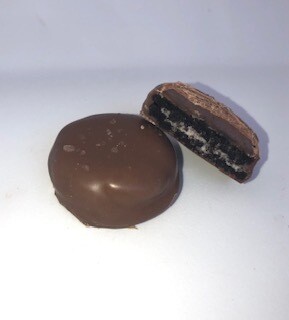 Salted Caramel Oreo Cookie - 1 pc Salted Caramel Oreo Cookie - 1 pc