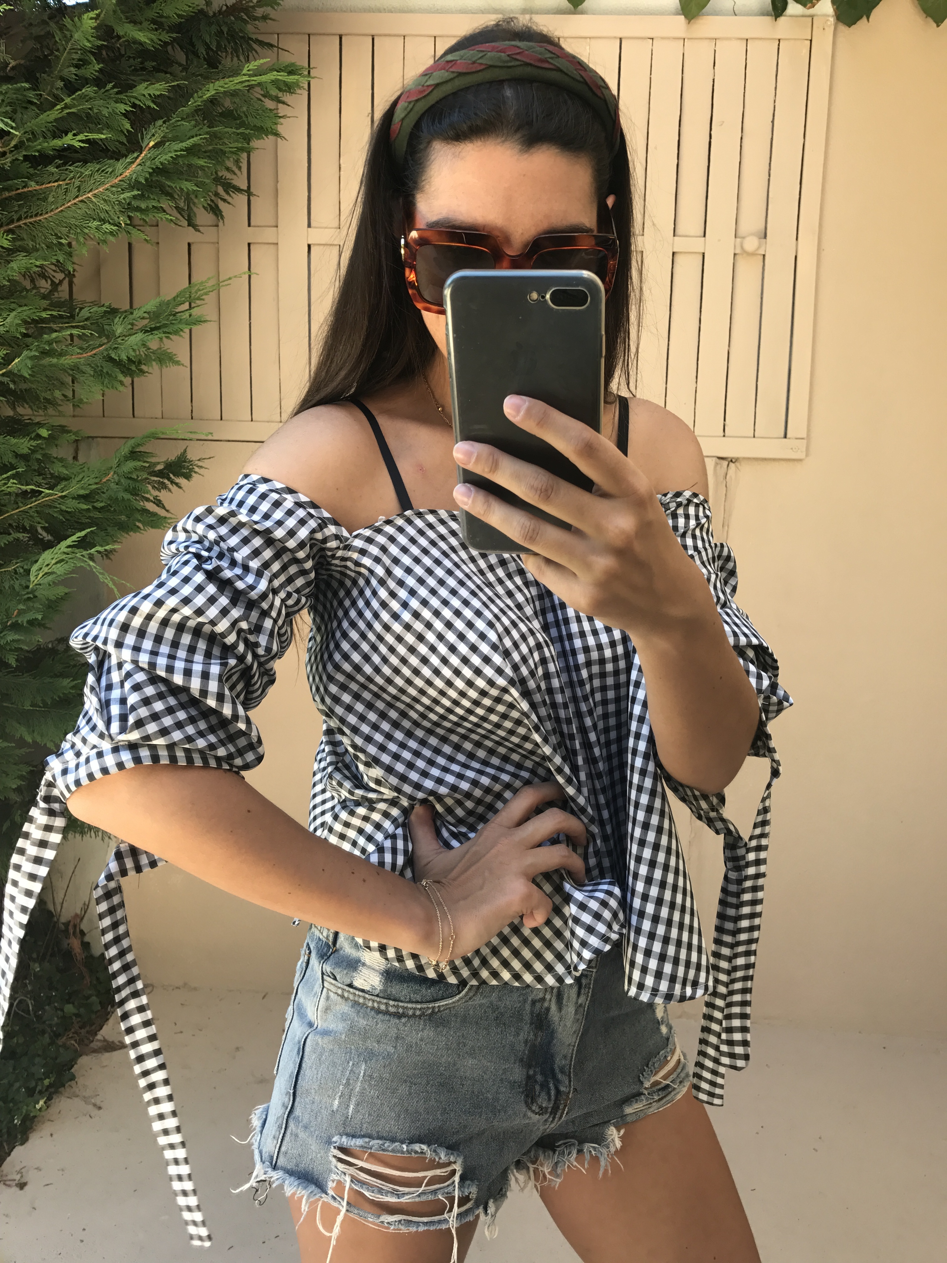 BLACK AND WHITE TOP 00006