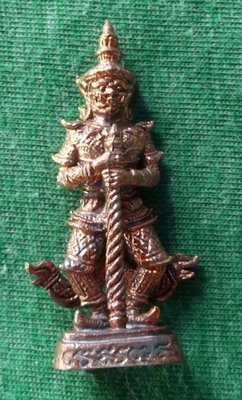 Taw Waes Suwan 'Mai Mee Od' (never go without edition) - Takrut and sacred powder in base - Nuea Samrit Daeng - Luang Por Raks (Luck) - Wat Sutawaat Vipassana (Ayuttaya) 2554 BE Taw Waes Suwan 'Mai Mee Od' (never go without edition) - Takrut and sacred powder in base - Nuea Samrit Daeng - Luang Por Raks (Luck) - Wat Sutawaat Vipassana (Ayuttaya) 2554 BE