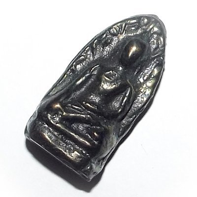 Pra Rod Lampun (Benjapakee amulet) - Nuea Lek Lai Nam Neung See Peek Malaeng Tap (Buddha in Meditation) pure Lek Lai - Luang Por Huan - Wat Putai Sawan 2548 BE Pra Rod Lampun (Benjapakee amulet) - Nuea Lek Lai Nam Neung See Peek Malaeng Tap (Buddha in Meditation) pure Lek Lai - Luang Por Huan - Wat Putai Sawan 2548 BE