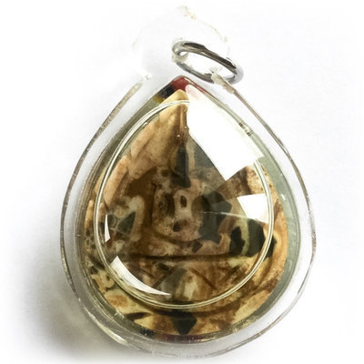 Somdej Pra Put Gleep Bua - Hin Pratat Khao Sam Roi Yord Chae Nam Man Takrut Sariga Carved Gemrock Buddha in Sacred Oil - Ta Poon (Forest Lay Sorceror) Somdej Pra Put Gleep Bua - Hin Pratat Khao Sam Roi Yord Chae Nam Man Takrut Sariga Carved Gemrock Buddha in Sacred Oil - Ta Poon (Forest Lay Sorceror)