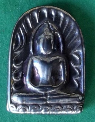 Pra Sum Gor (Benjapakee amulet) - Nuea Lek Lai Nam Neung See Peek Malaeng Tap (Buddha in Meditation made from pure Lek Lai) - Luang Por Hone (Huan) - Wat Putai Sawan Pra Sum Gor (Benjapakee amulet) - Nuea Lek Lai Nam Neung See Peek Malaeng Tap (Buddha in Meditation made from pure Lek Lai) - Luang Por Hone (Huan) - Wat Putai Sawan