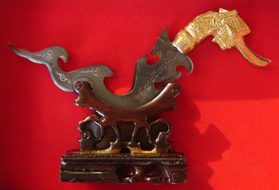 Greet Wong Prajant Rit Waet Nor Mo Khao Or Gammagarn (first edition Crescent Moon Ritual Spirit Knife) 7 Inches with 12 flames - LP Prohm Wat Ban Suan - Only 99 made Greet Wong Prajant Rit Waet Nor Mo Khao Or Gammagarn (first edition Crescent Moon Ritual Spirit Knife) 7 Inches with 12 flames - LP Prohm Wat Ban Suan - Only 99 made