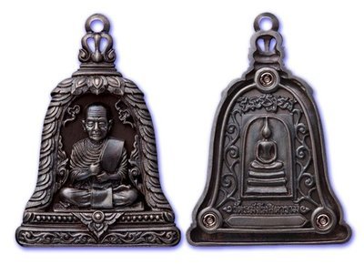 Rian Roop Muean Somdej Pra Puttajarn (Dto) Prohmrangsri - Pim Song Rakang Chalu Lai Yok Ongk - Nuea Nava Loha (9 Sacred Metals) - Wat Rakang Kositaram 2555 BE Rian Roop Muean Somdej Pra Puttajarn (Dto) Prohmrangsri - Pim Song Rakang Chalu Lai Yok Ongk - Nuea Nava Loha (9 Sacred Metals) - Wat Rakang Kositaram 2555 BE