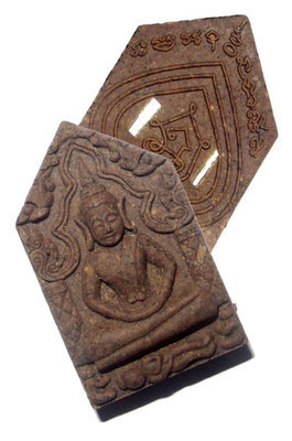 Pra Khun Phaen Fon Saen Ha - Nuea Wan Saw Hlong (Dark Powders) Pim B - Takrut Ngern Koo (2 Silver Takrut) - Luang Phu Chao - Wat Huay Lam Yai (Nakorn Sawan) - First edition 2555 BE Pra Khun Phaen Fon Saen Ha - Nuea Wan Saw Hlong (Dark Powders) Pim B - Takrut Ngern Koo (2 Silver Takrut) - Luang Phu Chao - Wat Huay Lam Yai (Nakorn Sawan) - First edition 2555 BE