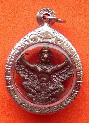 Paya Krut 'Paetch Mueang Dtai' (Diamond of the South) - Luang Por Pan - Wat Sai Khaw 2552 BE (Songkhla) - fancy steel casing included in price Paya Krut 'Paetch Mueang Dtai' (Diamond of the South) - Luang Por Pan - Wat Sai Khaw 2552 BE (Songkhla) - fancy steel casing included in price