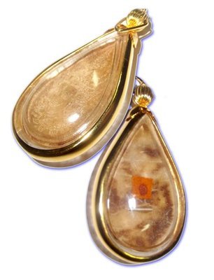 Pra Laks Hnaa Tong - Hnang Glong Dtaek (broken drumskin) - Dtamrap Wicha Jinda Manee Montr - Gold Plated Casing - Uposadha Building edition - Luang Por Kong Wat Klang Bang Kaew 2555 BE Pra Laks Hnaa Tong - Hnang Glong Dtaek (broken drumskin) - Dtamrap Wicha Jinda Manee Montr - Gold Plated Casing - Uposadha Building edition - Luang Por Kong Wat Klang Bang Kaew 2555 BE