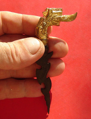 Greet Rit Waet Nor Mo Khao Or (Surya - Sun magic) first edition Sun Ritual Spirit Knife 2 Inches long Hongsa Head - Nuea Sadta Loha Rom Dam - LP Prohm Wat Ban Suan - 999 made Greet Rit Waet Nor Mo Khao Or (Surya - Sun magic) first edition Sun Ritual Spirit Knife 2 Inches long Hongsa Head - Nuea Sadta Loha Rom Dam - LP Prohm Wat Ban Suan - 999 made
