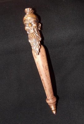 Mai Kroo Por Gae Maha Waet (Ruesi Head Wand) 'Run Sadta Mongkol' 2555 BE - 7 Inches long Magic Wand - Por Tan Kloi - Wat Phu Khao Tong - 999 Made - free shipping Mai Kroo Por Gae Maha Waet (Ruesi Head Wand) 'Run Sadta Mongkol' 2555 BE - 7 Inches long Magic Wand - Por Tan Kloi - Wat Phu Khao Tong - 999 Made - free shipping