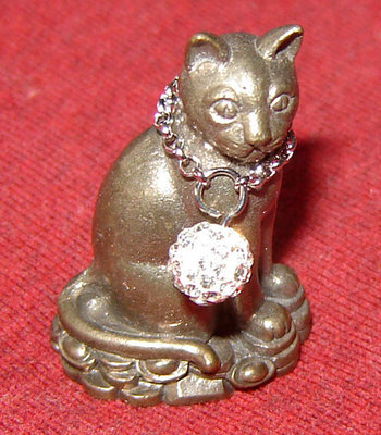 Nong Maew Riak Sap (treasure calling cat) Nuea Aathan ud Pong Look Krok Maew Takrut Choke Lap - Ayu Wattana 2554 BE - Luang Phu Kambu - Wat Gut Chompoo - only 999 amulets made Nong Maew Riak Sap (treasure calling cat) Nuea Aathan ud Pong Look Krok Maew Takrut Choke Lap - Ayu Wattana 2554 BE - Luang Phu Kambu - Wat Gut Chompoo - only 999 amulets made