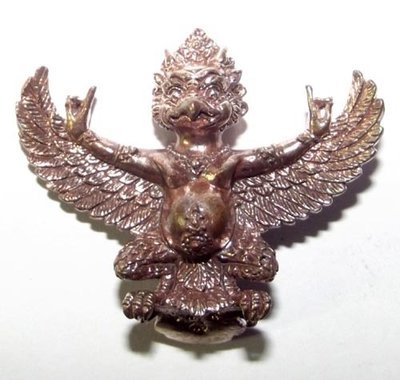 Paya Krut Tibet - Hmeun Larn Riak Sap Rap Choke - Nuea Samrit Rom Dam (Dark Bronze) - Jao Sua Nirandtarai Edition 2555 BE - Pra Ajarn Daeng Opaso Paya Krut Tibet - Hmeun Larn Riak Sap Rap Choke - Nuea Samrit Rom Dam (Dark Bronze) - Jao Sua Nirandtarai Edition 2555 BE - Pra Ajarn Daeng Opaso