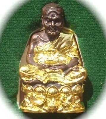 Pra Luang Por Tuad Loi Ongk Banju Kring (Pra Kring) - Sacred Metal with Gilded Robes & Dais - Run Por Tan Khiaw Upbathamp '54 - Wat Huay Ngo Pra Luang Por Tuad Loi Ongk Banju Kring (Pra Kring) - Sacred Metal with Gilded Robes & Dais - Run Por Tan Khiaw Upbathamp '54 - Wat Huay Ngo