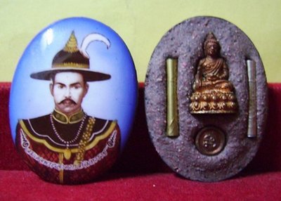 Somdej Pra Jao Taksin Maharach Locket - with Pra Kring Chaiyawat amulet, Takrut Ngern Takrut Tong and Look Namo with sacred powders blessed by LP Koon, LP Khiaw, LP Ruay, LP Yaem Somdej Pra Jao Taksin Maharach Locket - with Pra Kring Chaiyawat amulet, Takrut Ngern Takrut Tong and Look Namo with sacred powders blessed by LP Koon, LP Khiaw, LP Ruay, LP Yaem