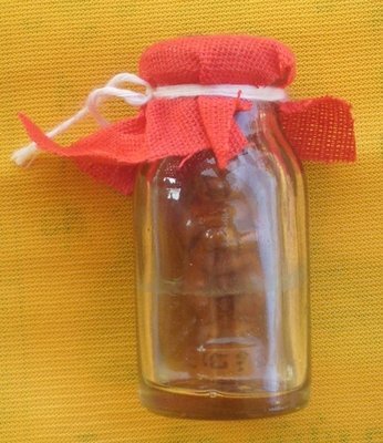 Gumarn Tong Gao Prai Dtaanee - Love and Riches Charm Oil - Nuea Dtapoo Chae Nam Man Gao Prai Dtaanee - Luang Por Sanaeh Jantr - Wat Jantrangsri, Khon Gaen Gumarn Tong Gao Prai Dtaanee - Love and Riches Charm Oil - Nuea Dtapoo Chae Nam Man Gao Prai Dtaanee - Luang Por Sanaeh Jantr - Wat Jantrangsri, Khon Gaen