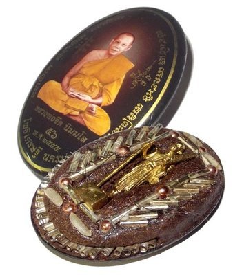 Locket Jumbo 5 x 4 Cm - Mang Mee Sri Sukh (Pim Roop Khai Dtem Ongk) - 56 Takrut Pra Puttakun Spell Inserts + Pra Sivali - 2555 BE Masterpiece Amulet - Luang Por Jerd Nimmalo Locket Jumbo 5 x 4 Cm - Mang Mee Sri Sukh (Pim Roop Khai Dtem Ongk) - 56 Takrut Pra Puttakun Spell Inserts + Pra Sivali - 2555 BE Masterpiece Amulet - Luang Por Jerd Nimmalo