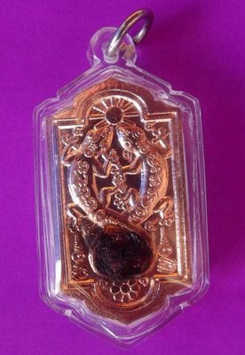 Rian Jing Jok Sadung Bpi - Nuea Tong Daeng Dtid Krang Putsa (sacred copper alloys with Putsa Paste gecko charm) - Ajarn Kom Trai Waes - Asrom Baramee Por Gae 2554 BE - Casing Included Rian Jing Jok Sadung Bpi - Nuea Tong Daeng Dtid Krang Putsa (sacred copper alloys with Putsa Paste gecko charm) - Ajarn Kom Trai Waes - Asrom Baramee Por Gae 2554 BE - Casing Included