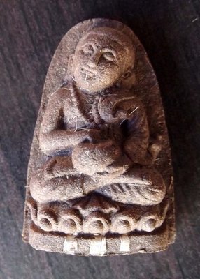 Pra Upakut - Nuea Chan Mak 3 Takrut Ngern (Chewed Areca nut with 3 silver Takrut) Hlang Yant Duang Sethee (millionaire Yantra on rear face) - 'Maha Tan Baramee 79 Edition' 2554 BE - Luang Por Tong Dam Pra Upakut - Nuea Chan Mak 3 Takrut Ngern (Chewed Areca nut with 3 silver Takrut) Hlang Yant Duang Sethee (millionaire Yantra on rear face) - 'Maha Tan Baramee 79 Edition' 2554 BE - Luang Por Tong Dam