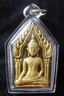 Pra Khun Phaen Hlang Pra Ngang Dta Daeng - Nuea Din Pha Chah (Cemetery Earth) Fang Ploi Dtit Jiworn (Garnets with Civara Robe) - Run Mee Ngern Tong - Luang Phu Key Pra Khun Phaen Hlang Pra Ngang Dta Daeng - Nuea Din Pha Chah (Cemetery Earth) Fang Ploi Dtit Jiworn (Garnets with Civara Robe) - Run Mee Ngern Tong - Luang Phu Key