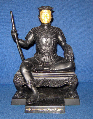 Bucha Statue Khun Phaen Na Hnaa Tong (gold faced Khun Phaen) - Nuea Samrit Rom Dam (black bronze) Hnaa Tong (gold faced) - Kroo Ba Subin Sumetaso - 5 inch base 9.8 inches high Bucha Statue Khun Phaen Na Hnaa Tong (gold faced Khun Phaen) - Nuea Samrit Rom Dam (black bronze) Hnaa Tong (gold faced) - Kroo Ba Subin Sumetaso - 5 inch base 9.8 inches high